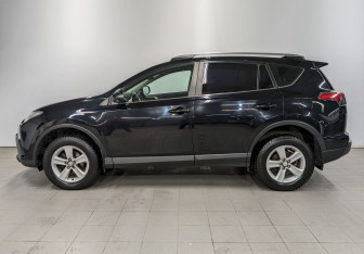 Подержанный автомобиль Toyota RAV4 2019 года (8 фото)