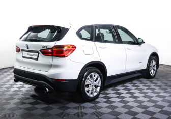 Подержанный автомобиль BMW X1 2015 года (5 фото)