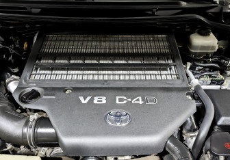 Подержанный автомобиль Toyota Land Cruiser Suv 2015 года (9 фото)