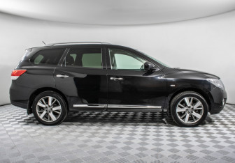 Подержанный автомобиль Nissan Pathfinder 2016 года (4 фото)
