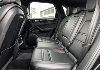 Подержанный автомобиль Porsche Cayenne 2021 года (10 фото)