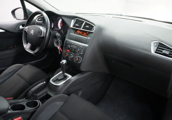 Подержанный автомобиль Citroen C4 Hatchback 2013 года (10 фото)