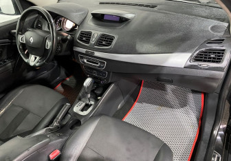 Подержанный автомобиль Renault Fluence 2012 года (10 фото)