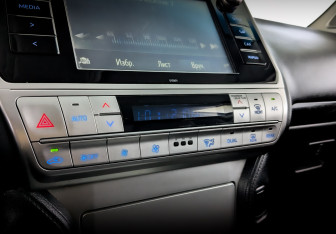 Подержанный автомобиль Toyota Land Cruiser Prado 2018 года (27 фото)