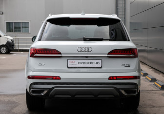 Подержанный автомобиль Audi Q7 2020 года (6 фото)