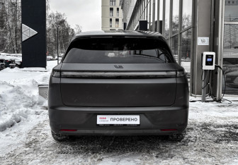 Подержанный автомобиль LiXiang L7 2024 года (6 фото)