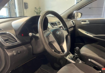 Подержанный автомобиль Hyundai Solaris Hatchback 2012 года (9 фото)