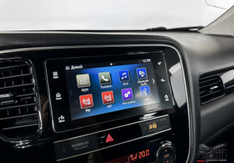 Подержанный автомобиль Mitsubishi Outlander 2019 года (11 фото)