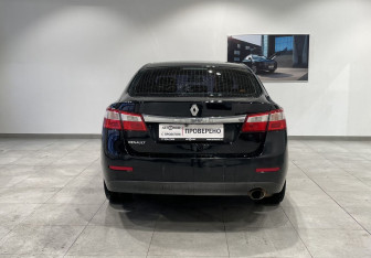 Подержанный автомобиль Renault Latitude 2011 года (6 фото)