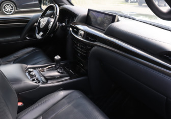 Подержанный автомобиль Lexus LX 2019 года (9 фото)