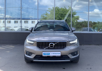 Подержанный автомобиль Volvo XC40 2021 года (2 фото)