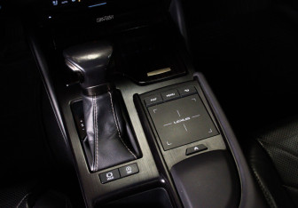 Подержанный автомобиль Lexus ES 2019 года (20 фото)
