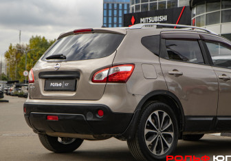 Подержанный автомобиль Nissan Qashqai 2012 года (19 фото)