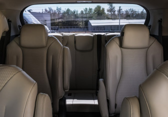 Подержанный автомобиль Kia Carnival 2020 года (17 фото)