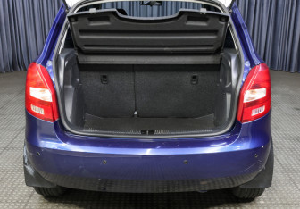 Подержанный автомобиль Skoda Fabia Hatchback 2010 года (10 фото)