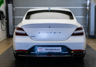 Подержанный автомобиль Genesis G70 2021 года (5 фото)