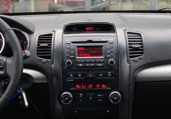Подержанный автомобиль Kia Sorento 2011 года (12 фото)