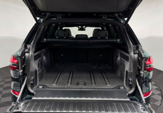 Подержанный автомобиль BMW X5 2024 года (9 фото)