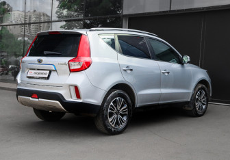 Подержанный автомобиль Geely Emgrand X7 2019 года (4 фото)
