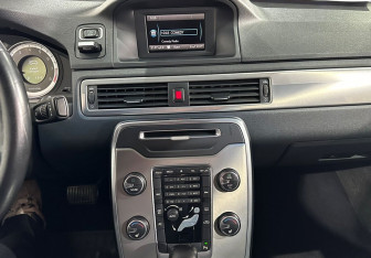 Подержанный автомобиль Volvo S80 2011 года (12 фото)