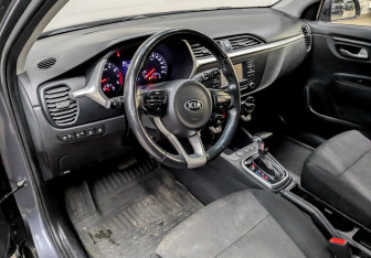 Подержанный автомобиль Kia Rio Hatchback 2021 года (16 фото)