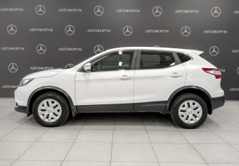 Подержанный автомобиль Nissan Qashqai 2015 года (8 фото)
