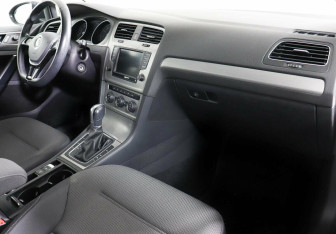 Подержанный автомобиль Volkswagen Golf Hatchback 2016 года (6 фото)