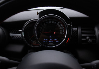 Подержанный автомобиль MINI Hatch 2019 года (12 фото)