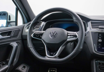 Подержанный автомобиль Volkswagen Tiguan 2021 года (15 фото)