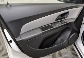 Подержанный автомобиль Chevrolet Cruze Sedan 2014 года (18 фото)