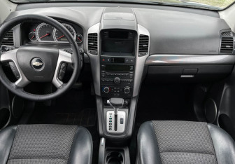 Подержанный автомобиль Chevrolet Captiva 2008 года (12 фото)