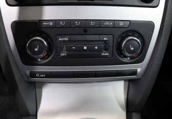 Подержанный автомобиль Skoda Octavia Wagon 2012 года (19 фото)