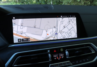 Подержанный автомобиль BMW X7 2021 года (21 фото)