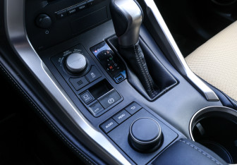 Подержанный автомобиль Lexus NX 2016 года (20 фото)