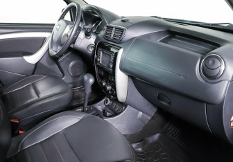 Подержанный автомобиль Nissan Terrano 2016 года (9 фото)