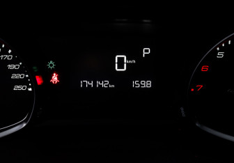 Подержанный автомобиль Peugeot 308 Hatchback 2014 года (9 фото)