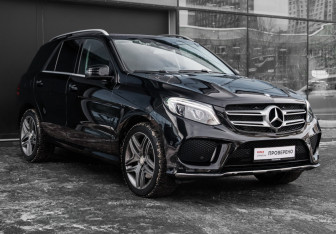 Подержанный автомобиль Mercedes-Benz GLE 2017 года (3 фото)