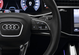 Подержанный автомобиль Audi Q8 2021 года (16 фото)