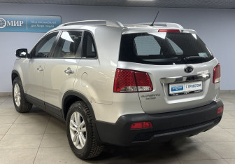 Подержанный автомобиль Kia Sorento 2012 года (7 фото)
