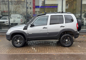 Подержанный автомобиль Chevrolet Niva 2015 года (5 фото)