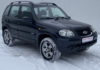 Подержанный автомобиль Chevrolet Niva 2010 года (3 фото)