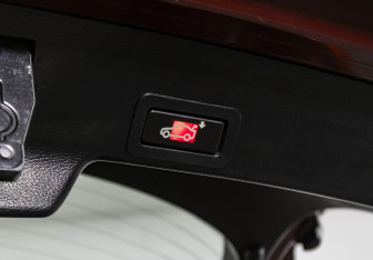 Подержанный автомобиль BMW X6 2011 года (19 фото)