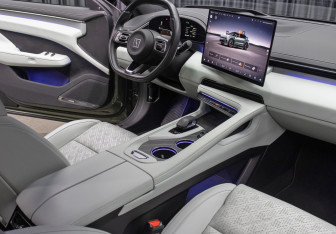 Подержанный автомобиль Zeekr 001 2024 года (9 фото)