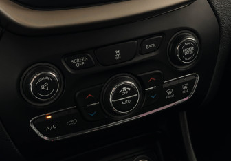 Подержанный автомобиль Jeep Cherokee 2014 года (16 фото)