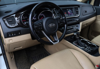 Подержанный автомобиль Kia Carnival 2018 года (19 фото)