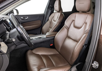 Подержанный автомобиль Volvo XC60 2020 года (20 фото)