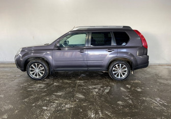 Подержанный автомобиль Nissan X-Trail 2011 года (8 фото)