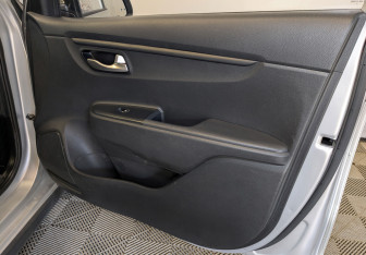 Подержанный автомобиль Kia Rio Hatchback 2021 года (21 фото)