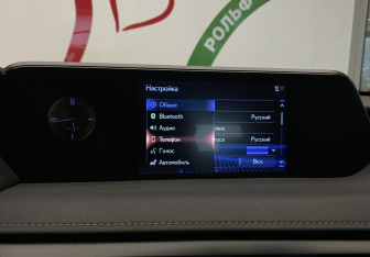 Подержанный автомобиль Lexus UX 2019 года (17 фото)
