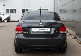 Подержанный автомобиль Volkswagen Polo Sedan 2013 года (6 фото)